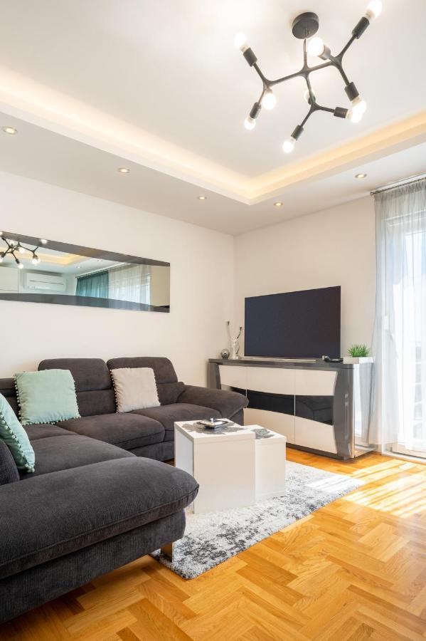 Apartment Tikvarin, Kastel Kambelovac Kaštela 外观 照片