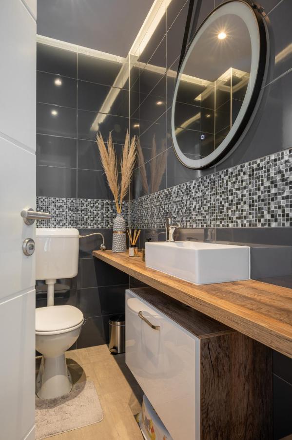 Apartment Tikvarin, Kastel Kambelovac Kaštela 外观 照片