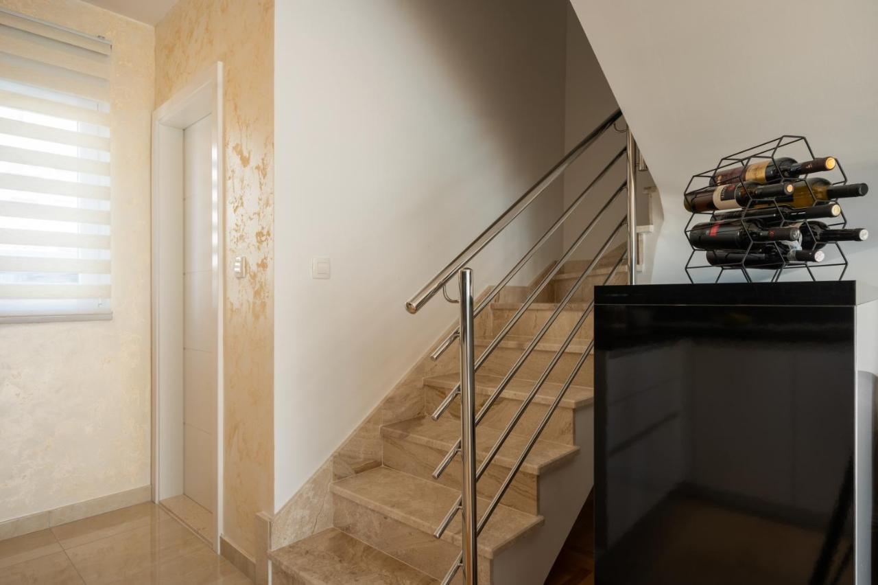 Apartment Tikvarin, Kastel Kambelovac Kaštela 外观 照片